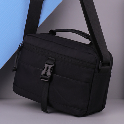 男士斜挎包大容量2025新款黑色