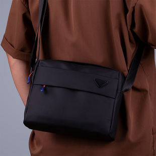 斜挎包男士单肩包男款通勤新款休闲牛津布防水背包大容量横款男包