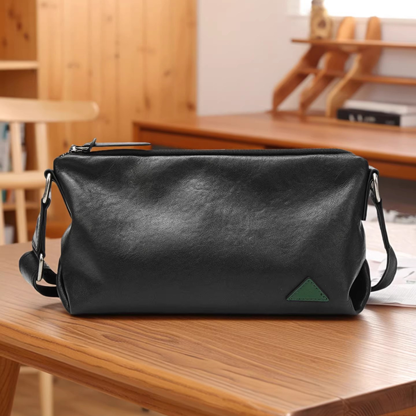 真皮男士单肩包头层牛皮2026新款高级感百搭骑行包休闲斜挎包