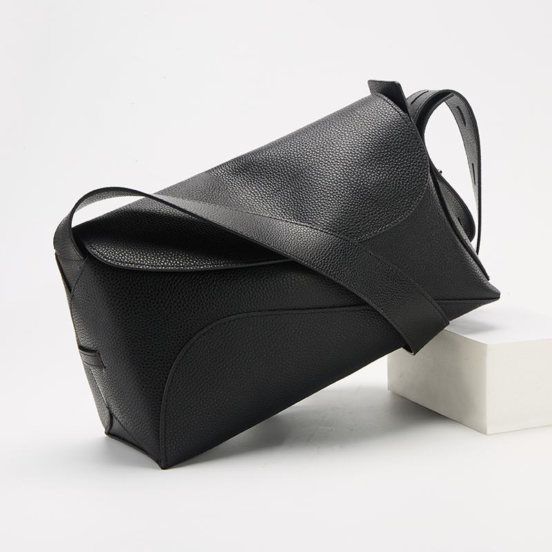 澳懿真皮头层牛皮男士新款斜挎大容量商务休闲单肩包高级感枕头包