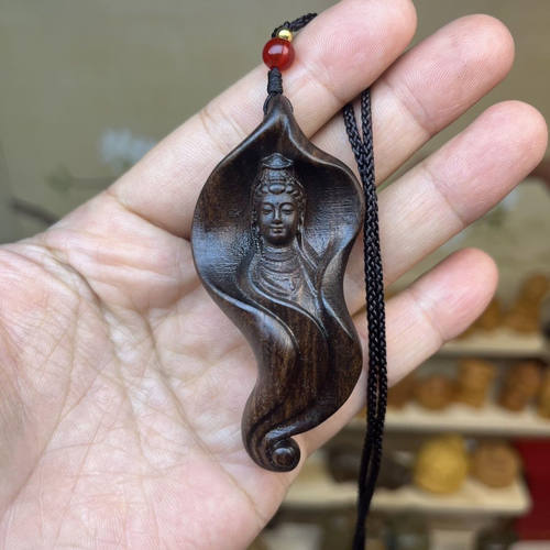 越南沉香木观音吊坠手把件文玩工艺品挂件观音头木雕荷叶菩萨项链