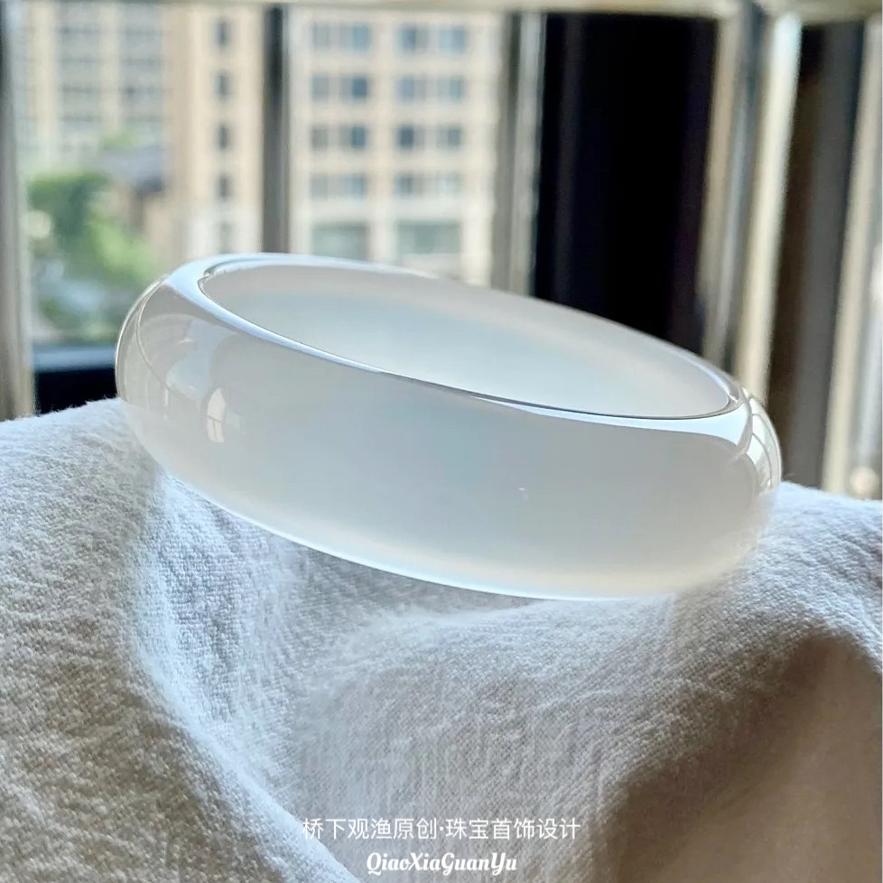 天然正品高冰玉石玛瑙玉髓玉镯女款荔枝冻白冰宽版轮胎白月光手镯