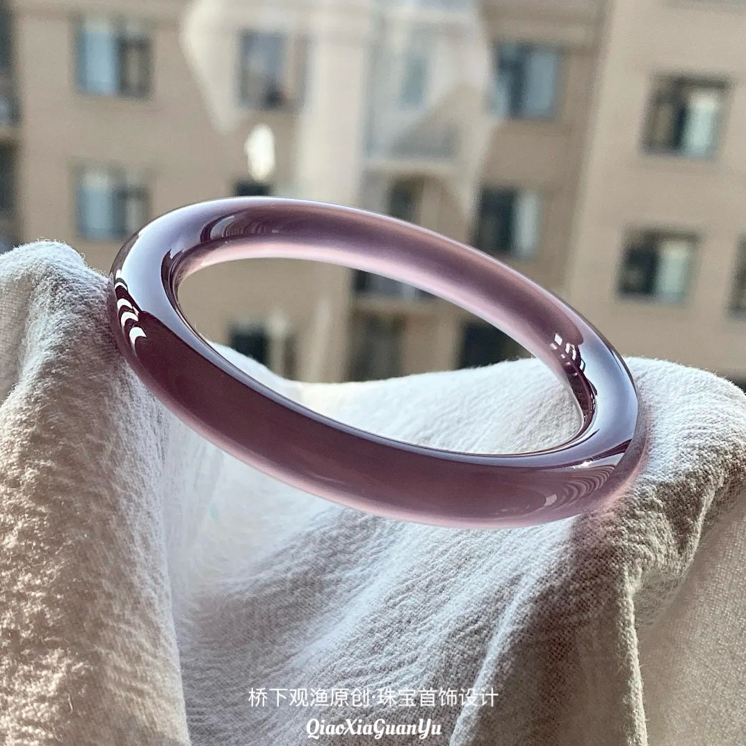 天然紫色玛瑙玉髓手镯女款高冰透图片