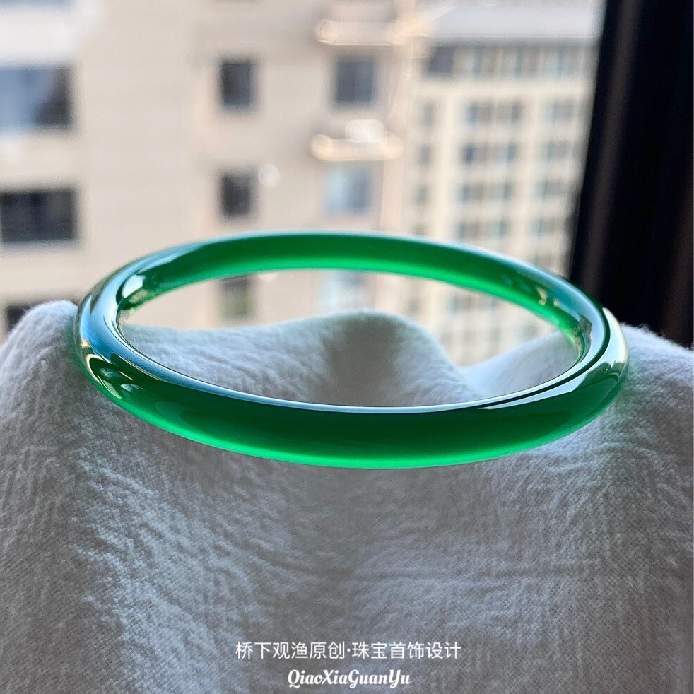 天然圆条玛瑙手镯女款高冰透绿玉髓菠菜绿冰种玉镯窄细条正品礼物