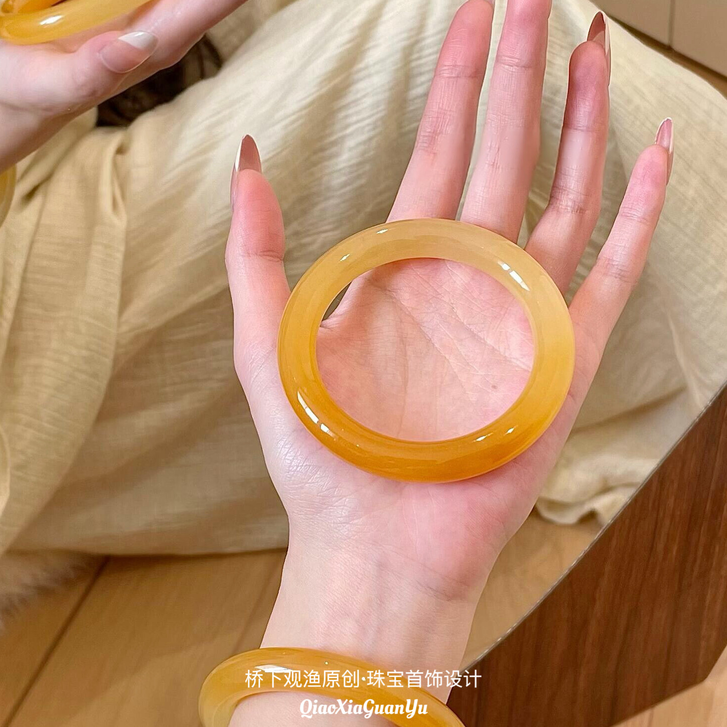 天然圆条黄龙玉手镯女款冰种黄色玉镯女高冰透飘花镯子美人条正品