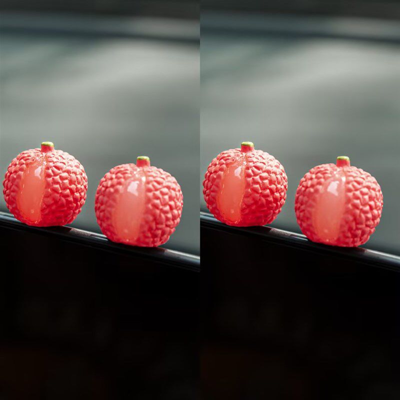 汽车摆件仿真迷你车载小荔枝可爱新年礼物屏幕显示中控台装饰品