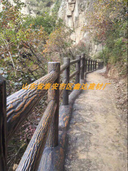 热销混泥b土池塘围栏仿树皮河道水泥护栏栏杆仿木纹花园栅栏