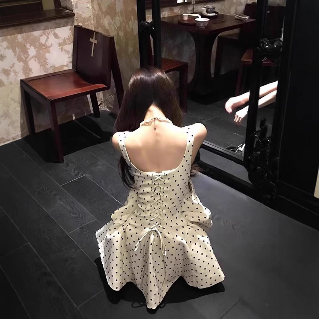 法式波点白色吊带连衣裙子女夏2025小个子气质千金风miu系蓬蓬裙