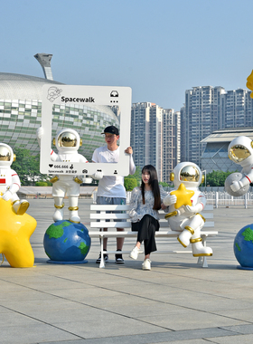 户外太空人主题宇航员玻璃钢雕塑