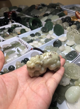 天然和田玉新疆若羌黄口飘糖手工貔貅回头手把件包挂茶宠腰缠万贯