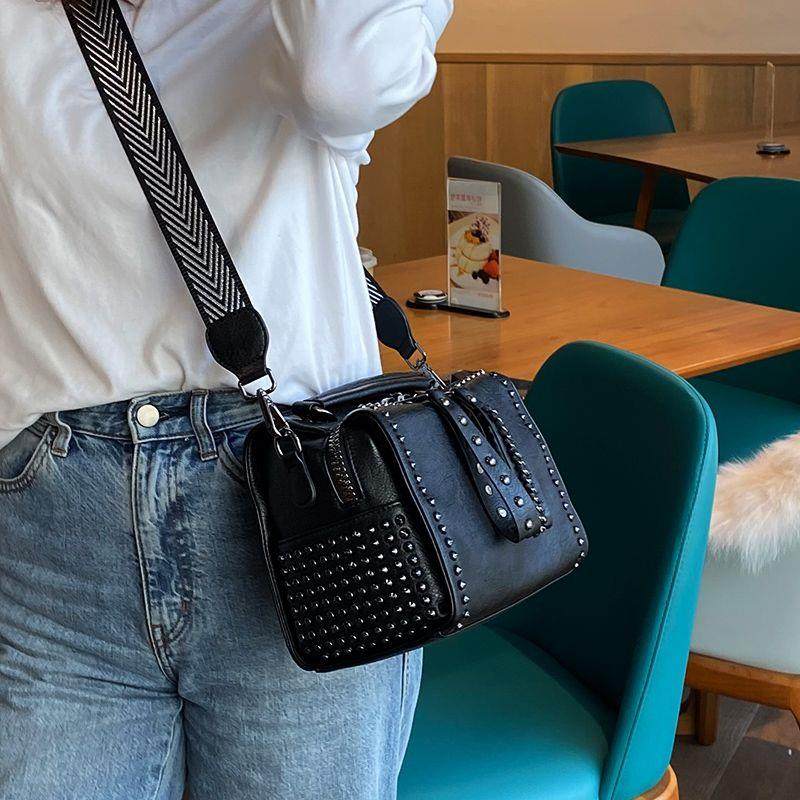 包包女2025新款潮软皮枕头包百搭单肩包韩版休闲手提包铆钉斜挎包,箱包皮具/热销女包/男包,通用款女包,淘宝优惠券,粉丝福利购,淘宝优惠卷