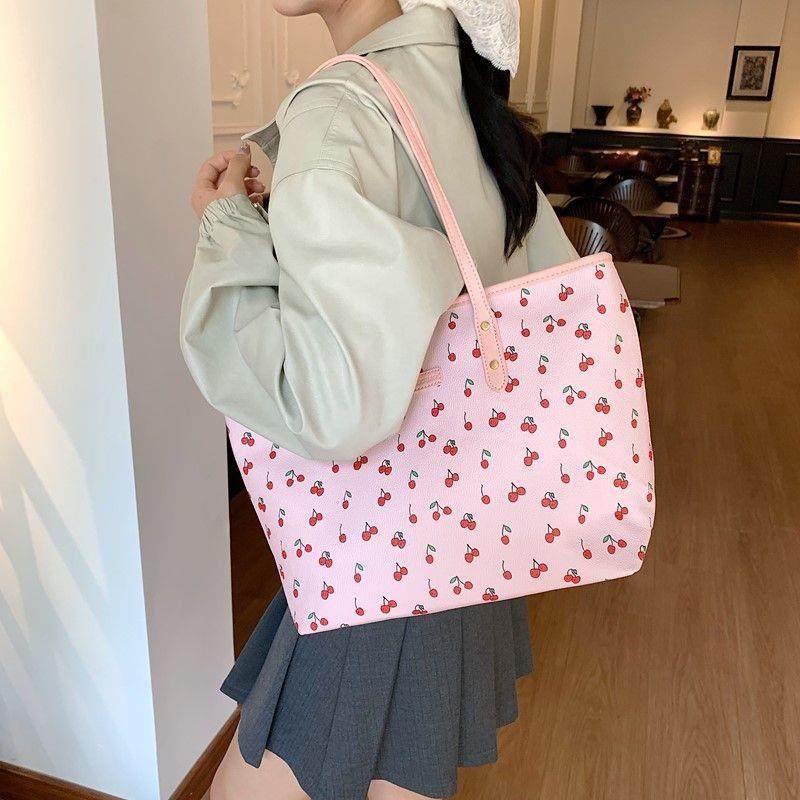 2025樱桃新款甜美印花大容量时尚包包质感个性通勤托特单肩托特包,箱包皮具/热销女包/男包,通用款女包,淘宝优惠券,粉丝福利购,淘宝优惠卷