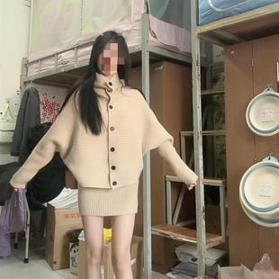 软糯宽松保暖外套搭配半身短裙套装 卡其慵懒两件套女2025冬季 新款