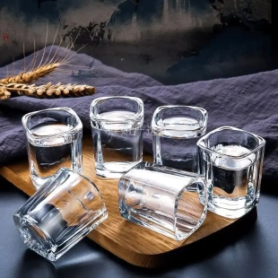 6个洋酒杯小号一口杯2两烈酒子弹杯白酒杯烈酒杯 家用玻璃酒杯套装
