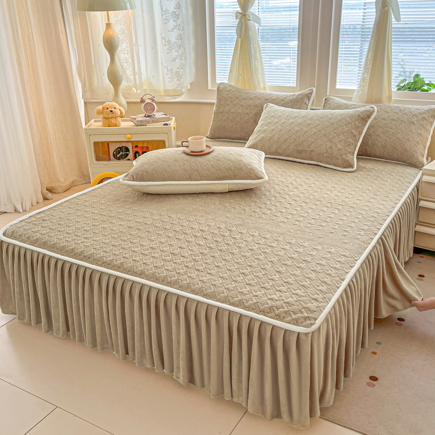 牛奶绒床裙单件2025新款冬季加厚珊瑚绒床笠床罩床裙款床垫保护罩
