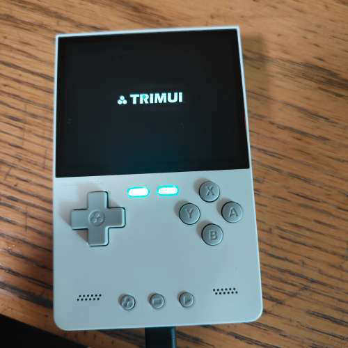 TRIMUI BRICK吹米掌机，白色，成色如图，功能正常，