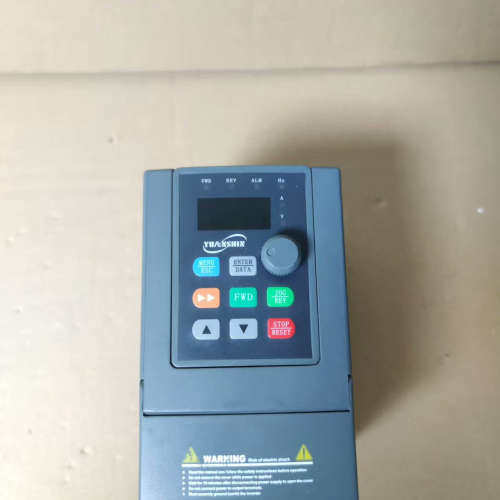 源信1.5KW变频器，型号YK3000-2S0015G，22