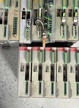 倍福 驱动器 AX2523有八台，AX2513有两台 实物拍