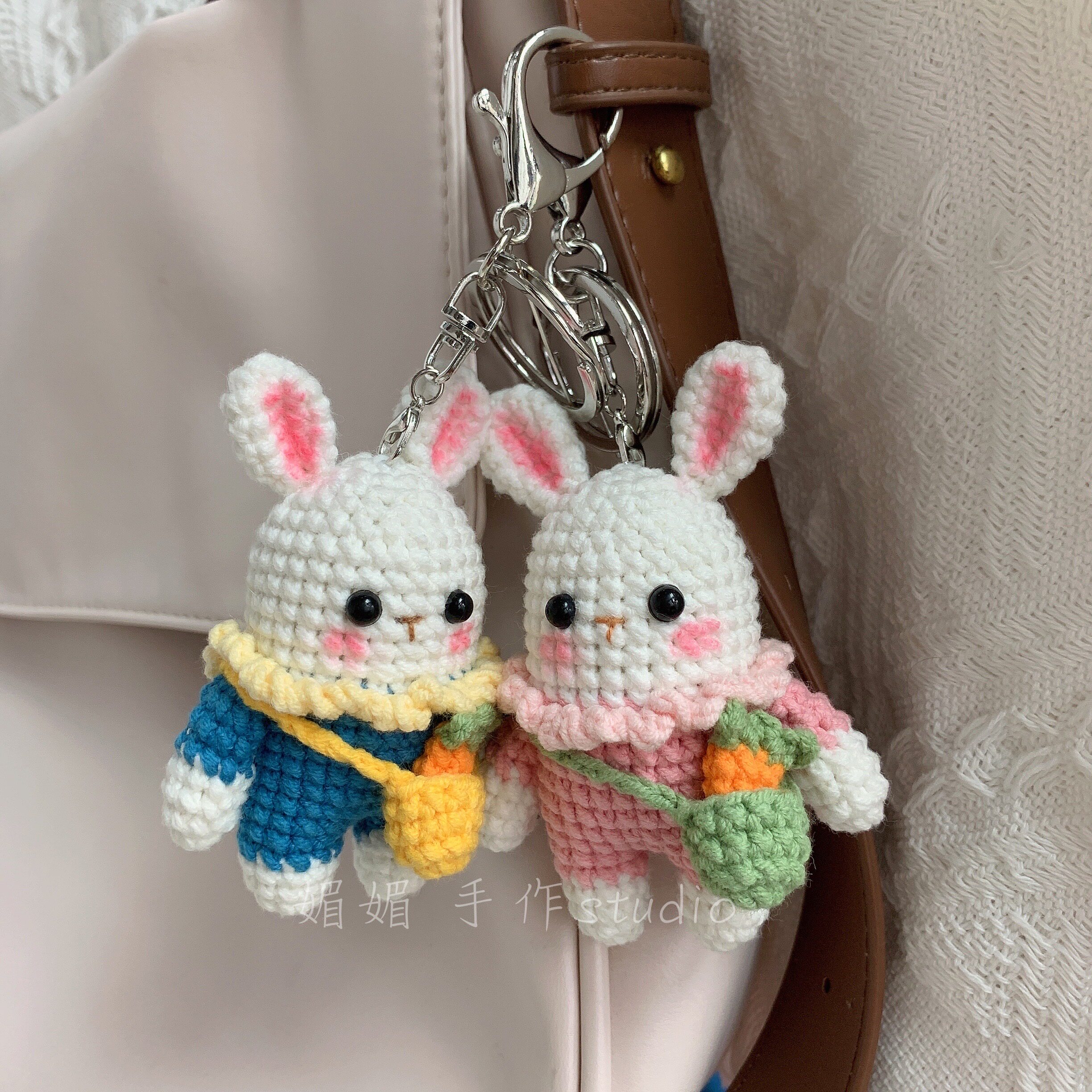 钩织兔兔情侣毛线钥匙扣包挂件成品情侣礼物可定制纯手工编织包邮,服饰配件/皮带/帽子/围巾,DIY编织材料包,淘宝优惠券,粉丝福利购,淘宝优惠卷