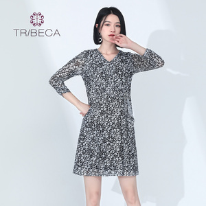 TRIBECA翠贝卡商场同款秋季碎花修身V领子七分袖中长款连衣裙