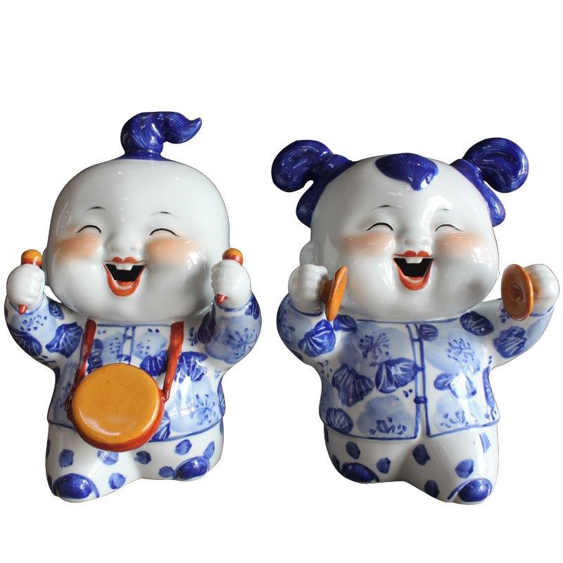 陶瓷青花瓷器娃娃家居客厅摆设中式摆件工艺品敲锣打鼓