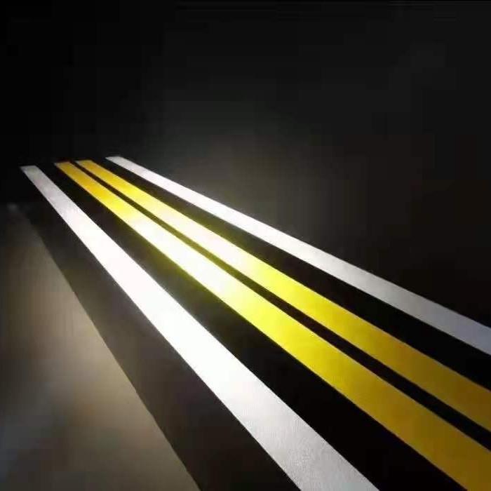 预成型临时反光标线道路反光标线公路标线贴反光贴橡胶贴玻璃珠