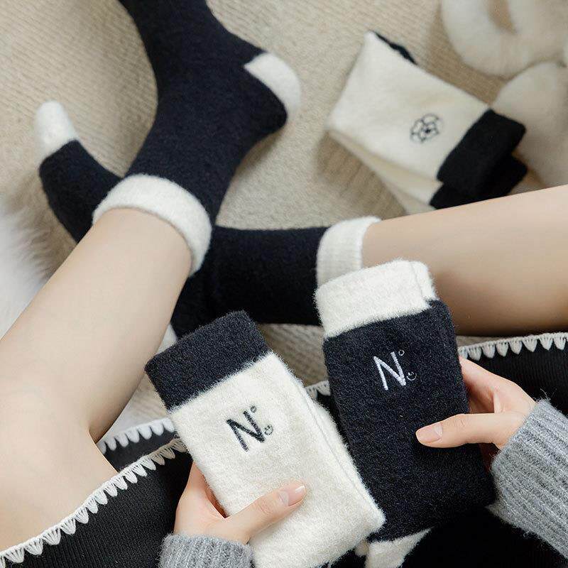 冬季新款澳绒中筒袜女加厚保暖女士地板袜黑白色堆堆袜毛巾袜子