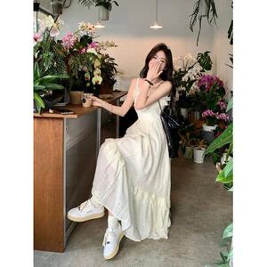 木耳边吊带连衣裙女夏季2026新款甜美法式收腰显瘦设计感超仙长裙