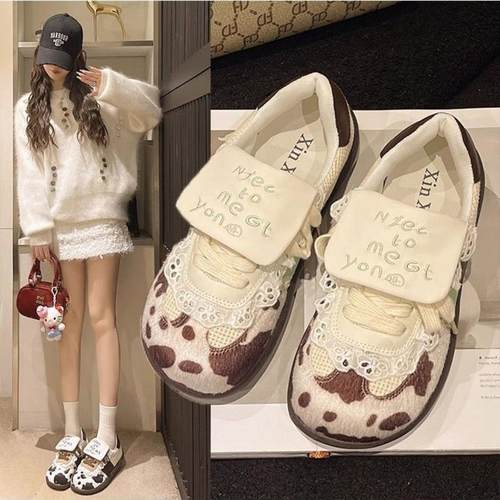 可爱甜妹泡芙鞋女2025新款网红爆款平底德训鞋复古圆头厚底板鞋