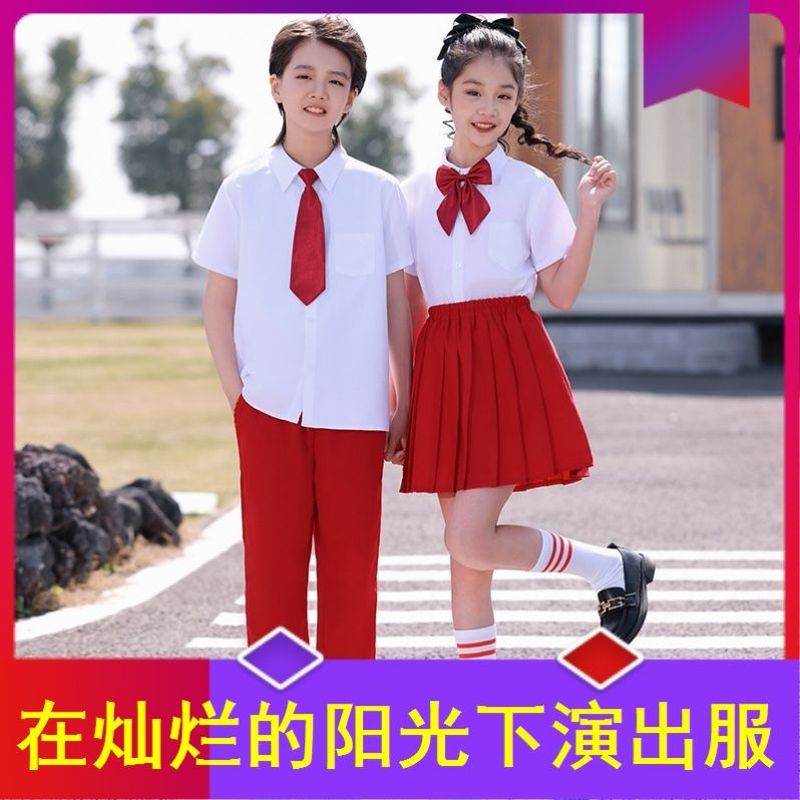 在灿烂的阳光下演出服儿