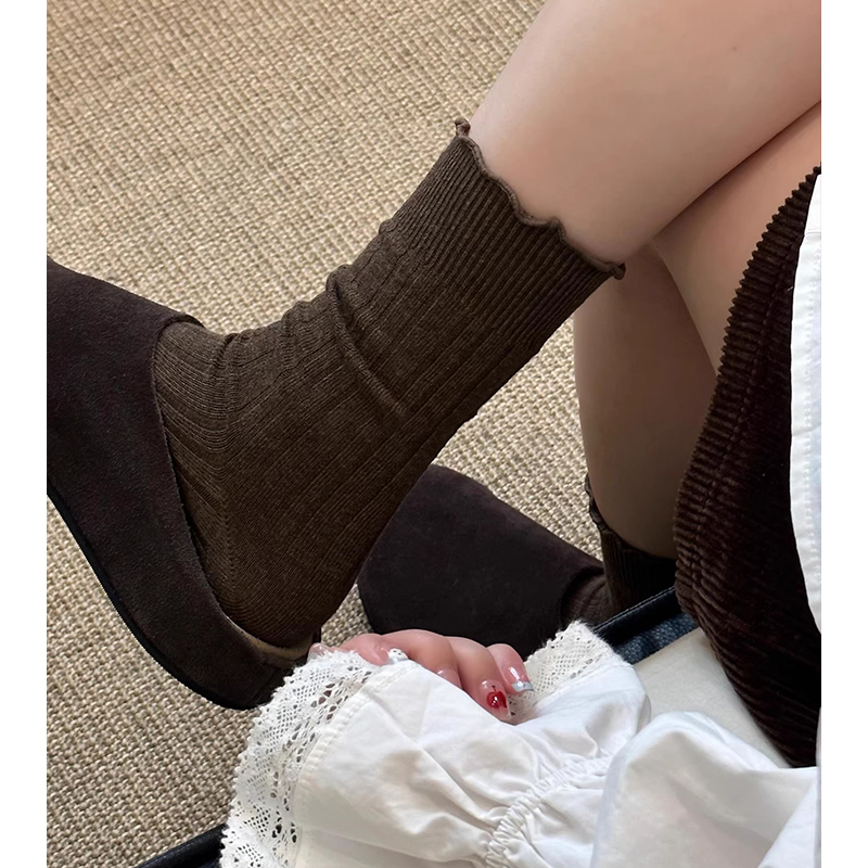 超级百搭的秋冬天的咖色木耳边中筒袜女棉袜竖条纹纯色搭配博肯