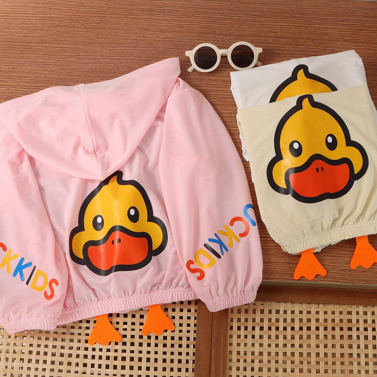 작은 노란색 오리 빠른 건조 여름 통기성 얼음 실크 어린이 안티 UV 어린이 후드 태양 보호 의류 소년과 소녀를위한 캐주얼 재킷