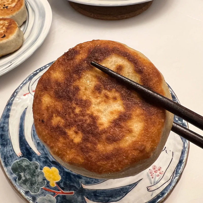 【美味可口】门钉肉饼美味可口门钉肉饼黑猪牛肉酥皮馅饼加热即食