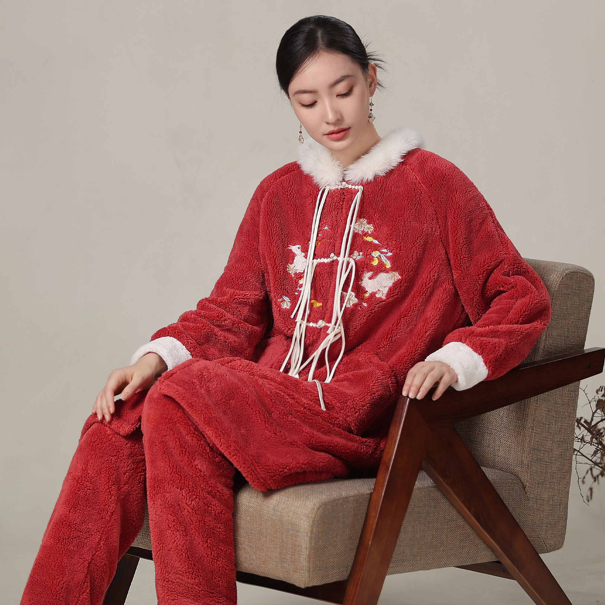 松子壳女提花绒睡衣套装