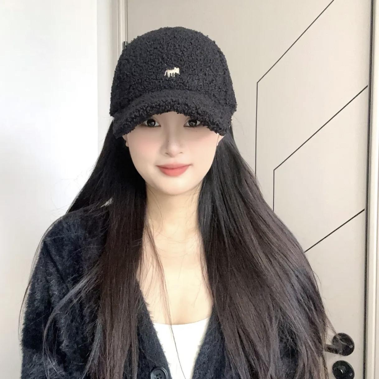 小狐狸刺绣羊羔绒鸭舌帽子女秋冬