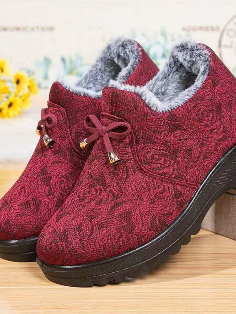 겨울 낡은 베이징 천 신발 벨벳으로 두껍게 따뜻한 어머니 신발 부드러운 밑창 미끄럼 방지 중년 및 노인 면화 노인 면부츠