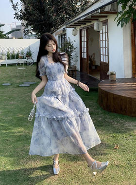 复古方领碎花连衣裙夏季新款超仙森系收腰显瘦木耳边长裙子奶蓝色