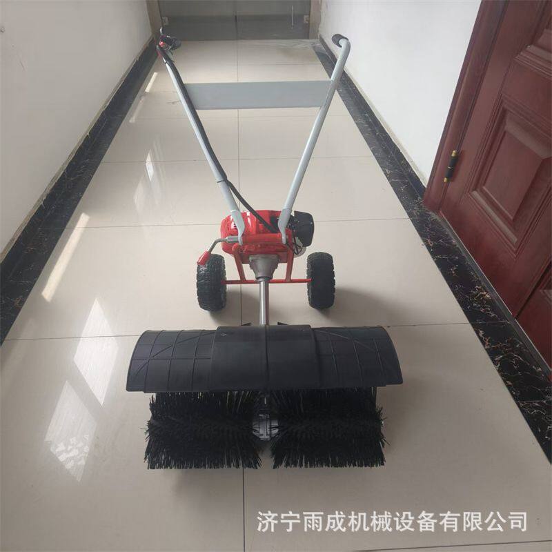 手扶式汽油扫灰机 足球场用草坪冲砂梳草机 小型操场用草皮梳理机