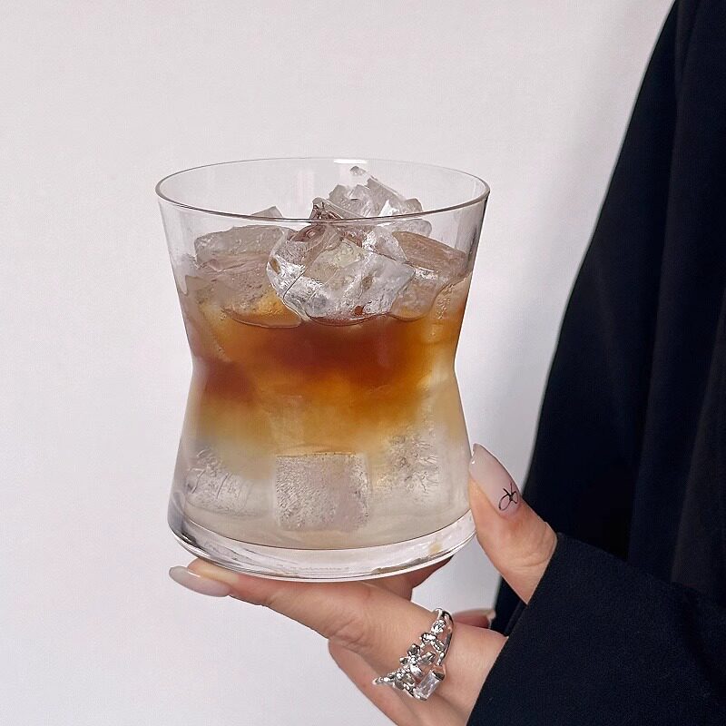 简约现代个性创意收腰果汁杯