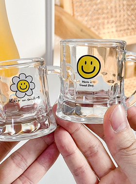 ins风笑脸烧酒杯带把手迷你烈酒杯一口杯家用商用果酒杯玻璃杯子