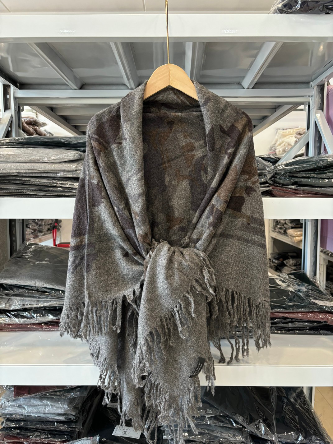 外单100%纯山羊绒围巾女大马印花流苏方巾24秋冬新款保暖围脖披肩