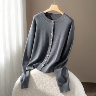 极简主义100%美利奴羊毛精纺扬子纱圆领廓形宽松开衫加厚针织外套