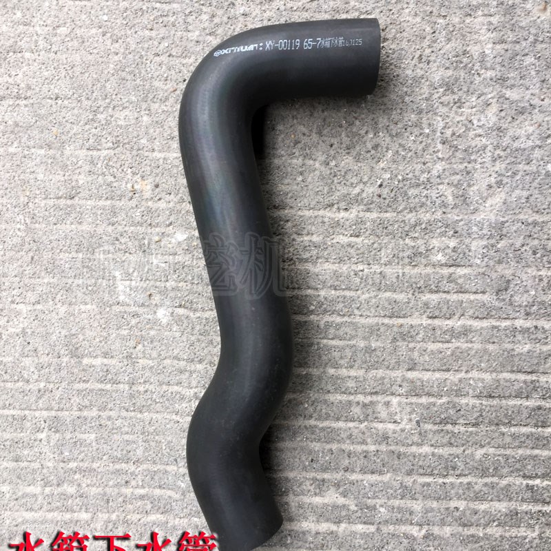 新源65-75-8-9胶轮式挖掘机钩机 新柴490498发动机水箱下水管配件