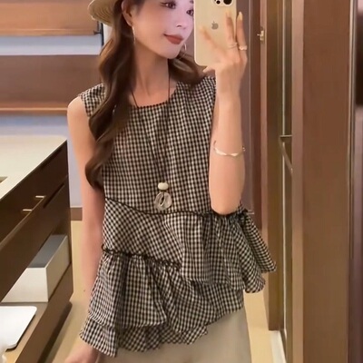 不规则黑白格子无袖背心衬衫女2025新款夏季爆款设计感荷叶边上衣