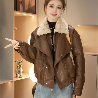 皮毛一体宽松仿羊羔毛拼接翻领短皮夹克2025冬款高级感时尚外套女