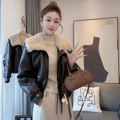 2025冬高级感大翻领加绒皮衣短外套女款保暖时尚酷飒机车PU皮夹克
