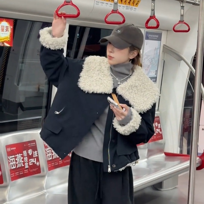 2025冬季新款大翻领仿羊羔毛一体皮草外套女短款保暖派克服小个子