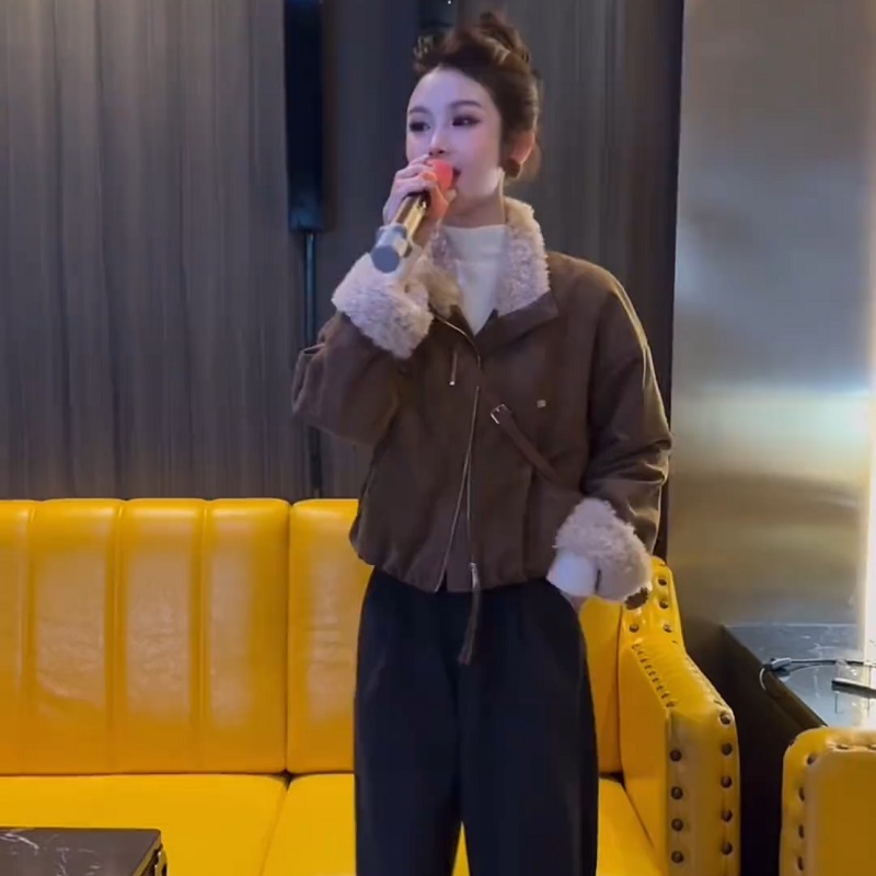 小个子翻领鹿皮绒外套女2025新减龄显瘦秋冬保暖羊羔毛加厚机车服