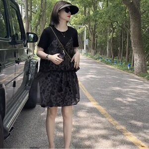 拼接假两件吊带连衣裙女2023夏季宽松遮肉显瘦欧货豹纹T恤短裙子