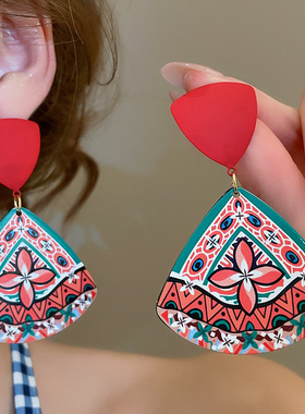 新款亚克力印花三角形吊坠耳环复古港风气质耳钉小众高级感耳饰女